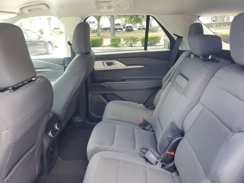 Used 2025 Ford Explorer Active RWD image 12