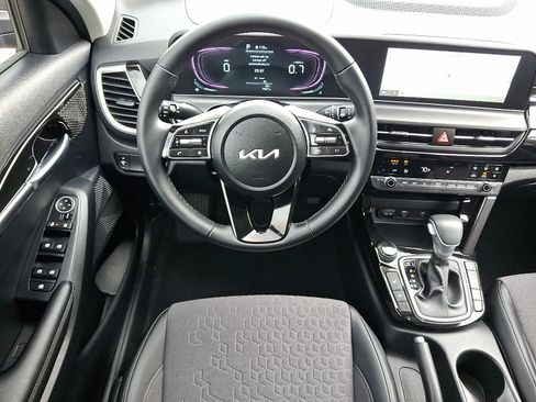 Used 2025 Kia Seltos S AWD/4WD image 11