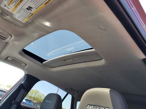 Used 2025 Chevrolet Trax ACTIV w/ Sunroof Package image 11