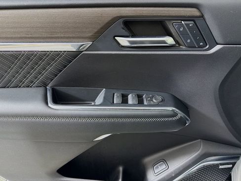 Used 2024 GMC Acadia Denali image 18