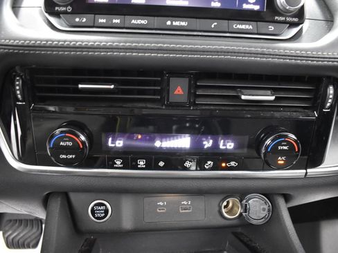 Used 2021 Nissan Rogue SV AWD/4WD image 19