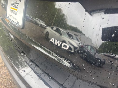 Used 2025 Nissan Rogue SV AWD/4WD image 17