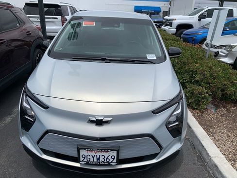 Used 2023 Chevrolet Bolt LT w/ Infotainment Package FWD image 3