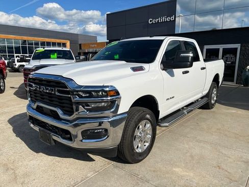 Used 2026 RAM 2500 Big Horn AWD/4WD image 3
