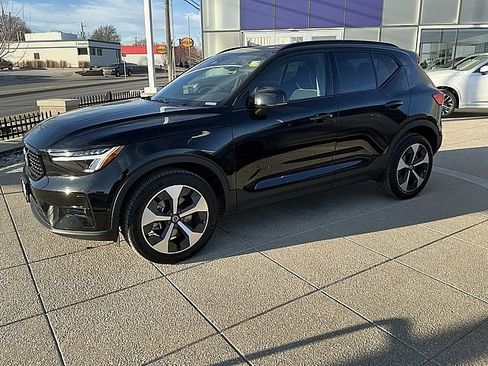 Certified 2025 Volvo XC40 B5 Plus image 11