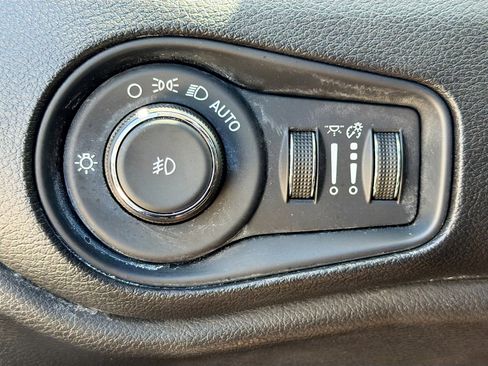 Used 2020 Jeep Renegade Latitude image 33