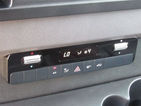 Used 2025 Mercedes-Benz Sprinter 2500 image 30