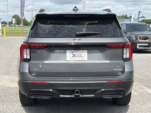 Used 2025 Ford Explorer ST-Line w/ ST-Line Street Pack AWD/4WD image 8