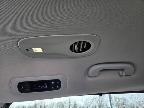 Used 2024 Chrysler Pacifica Touring-L image 33