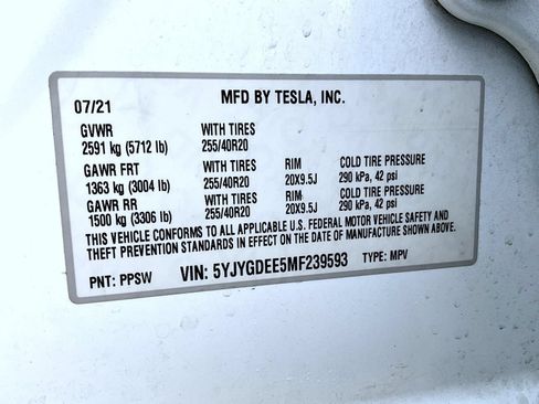 Used 2021 Tesla Model Y Long Range AWD/4WD image 29