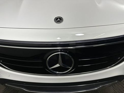 Used 2023 Mercedes-Benz EQB 300 4MATIC w/ Exclusive Package image 9