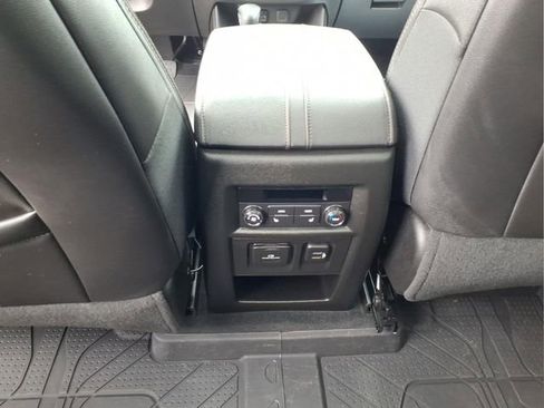 Used 2024 Chevrolet Traverse High Country AWD/4WD image 16