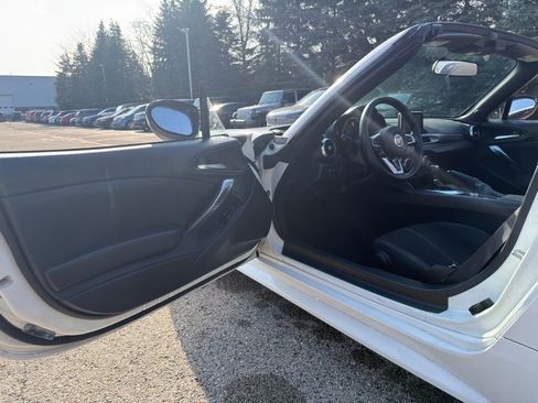 Used 2017 FIAT 124 Spider Classica image 10