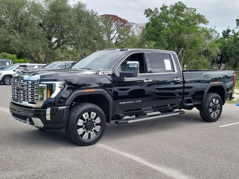 Used 2025 GMC Sierra 3500 Denali w/ Denali Reserve Package AWD/4WD image 3