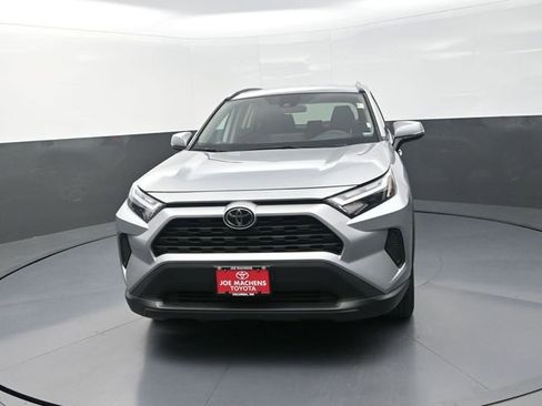 Used 2025 Toyota RAV4 XLE AWD/4WD image 2