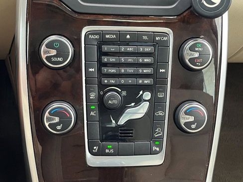 Used 2013 Volvo XC70 T6 image 24