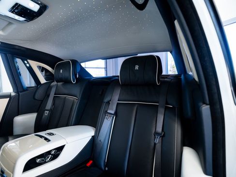 Used 2019 Rolls-Royce Phantom Sedan RWD image 45