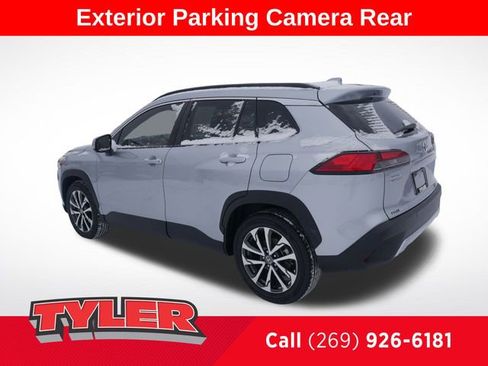 Used 2023 Toyota Corolla Cross XLE image 5