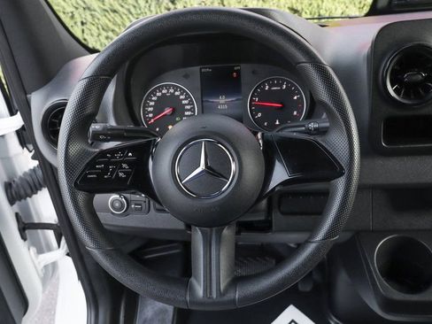 Used 2025 Mercedes-Benz Sprinter 2500 image 24