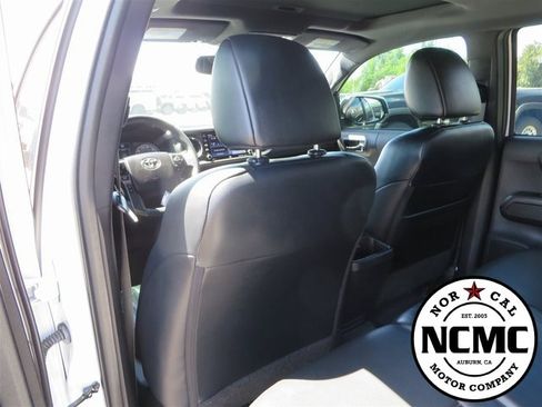 Used 2021 Toyota Tacoma TRD Sport image 40