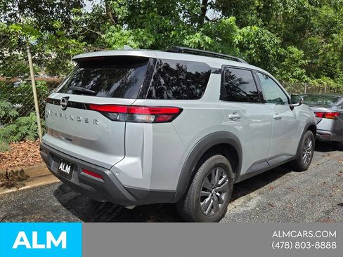Used 2025 Nissan Pathfinder SV FWD image 11