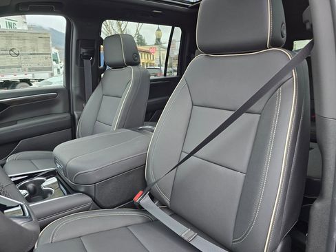New 2026 Chevrolet Suburban Premier w/ Sun And Tow Package AWD/4WD image 24