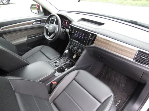 Used 2023 Volkswagen Atlas SEL AWD/4WD image 14