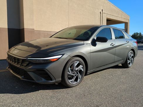 Certified 2025 Hyundai Elantra Sport image 8