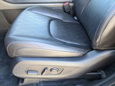 Certified 2025 Kia Carnival image 21