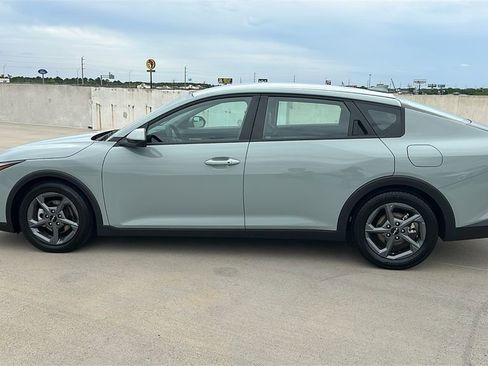 Used 2025 Kia K4 LXS image 9