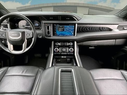 Used 2024 GMC Yukon XL Denali AWD/4WD image 15