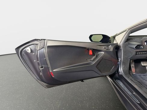 Used 2022 Lamborghini Huracan STO image 29