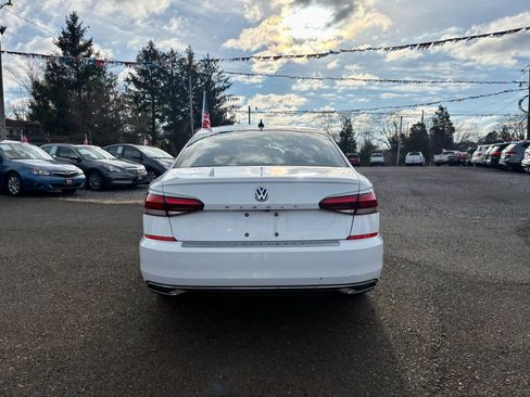 Used 2022 Volkswagen Passat 2.0T SE image 4