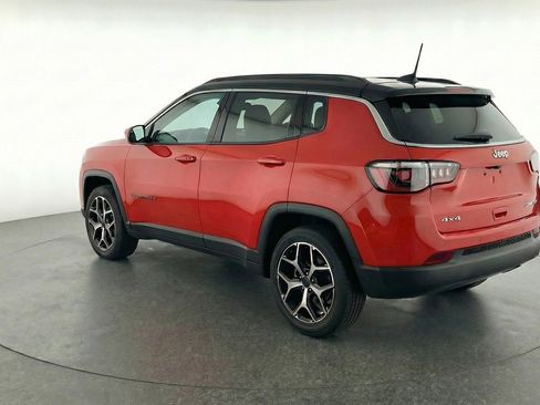 Used 2025 Jeep Compass Limited AWD/4WD image 5