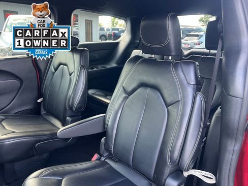 Used 2025 Chrysler Pacifica Select FWD image 16