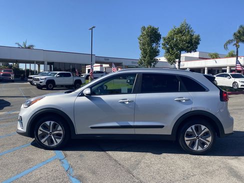 Used 2020 Kia Niro EX image 6
