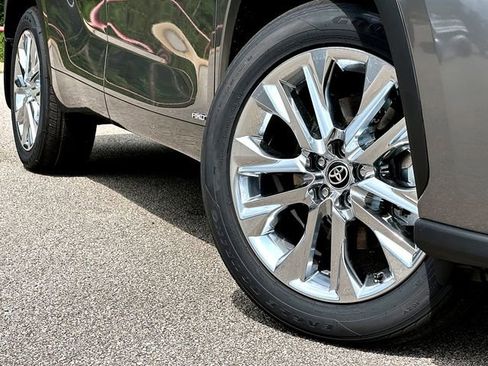 New 2026 Toyota Highlander Limited AWD/4WD image 2