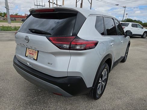 Used 2022 Nissan Rogue SV image 7