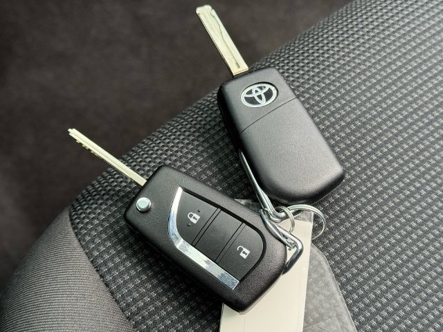 Certified 2025 Toyota RAV4 LE AWD/4WD image 21