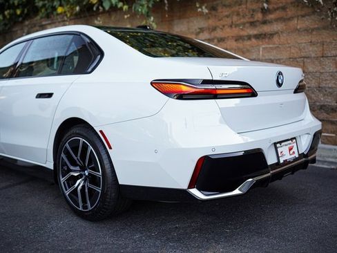 Used 2023 BMW i7 xDrive60 image 7