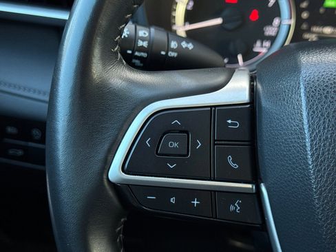 Used 2024 Toyota Highlander LE image 26