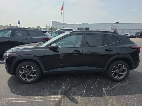 Used 2025 Chevrolet Trax LT w/ Driver Confidence Package FWD image 4