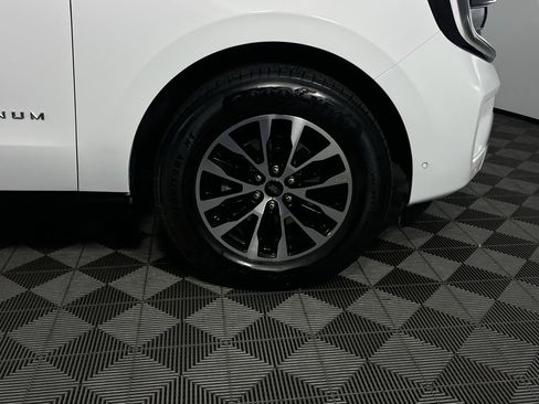 Used 2025 Ford Expedition Platinum image 12