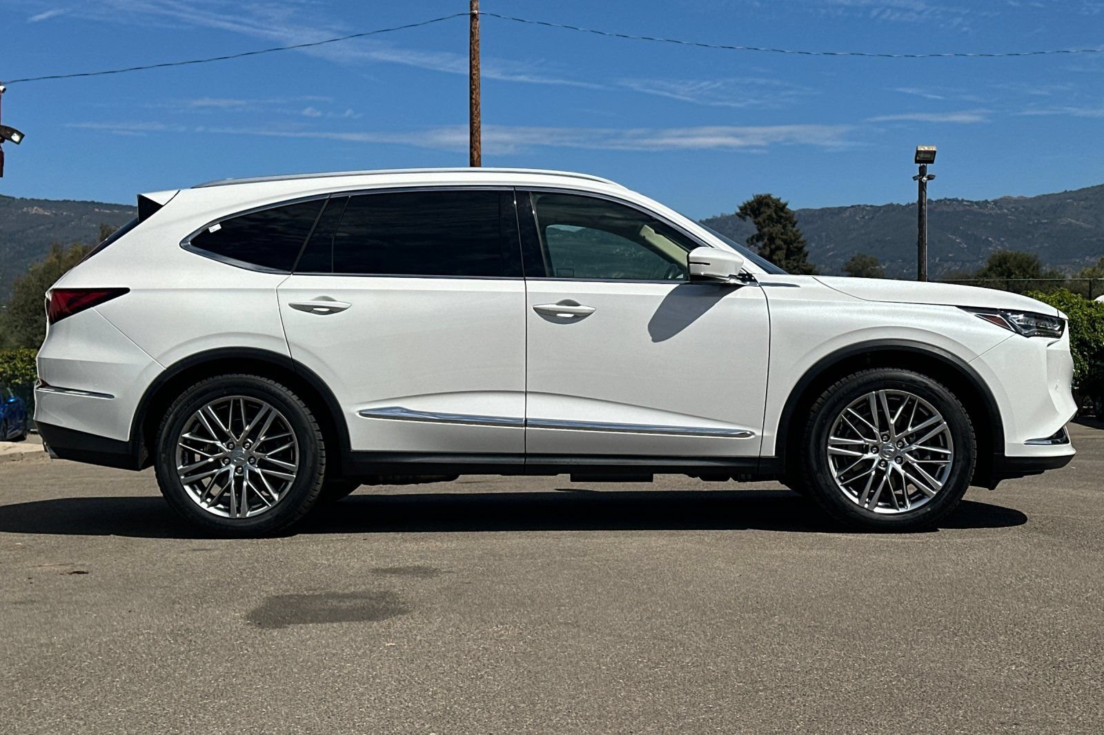 Certified 2023 Acura MDX w/ Advance Package AWD/4WD image 3