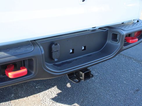 Used 2026 Jeep Gladiator Rubicon w/ Technology Group AWD/4WD image 26