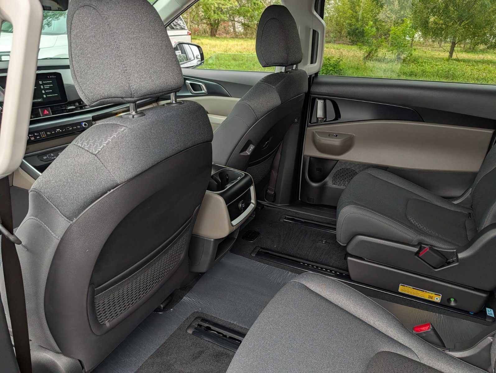 New 2027 Kia Carnival LX FWD image 25
