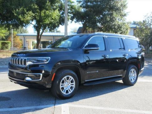 Used 2024 Jeep Wagoneer 4WD image 3