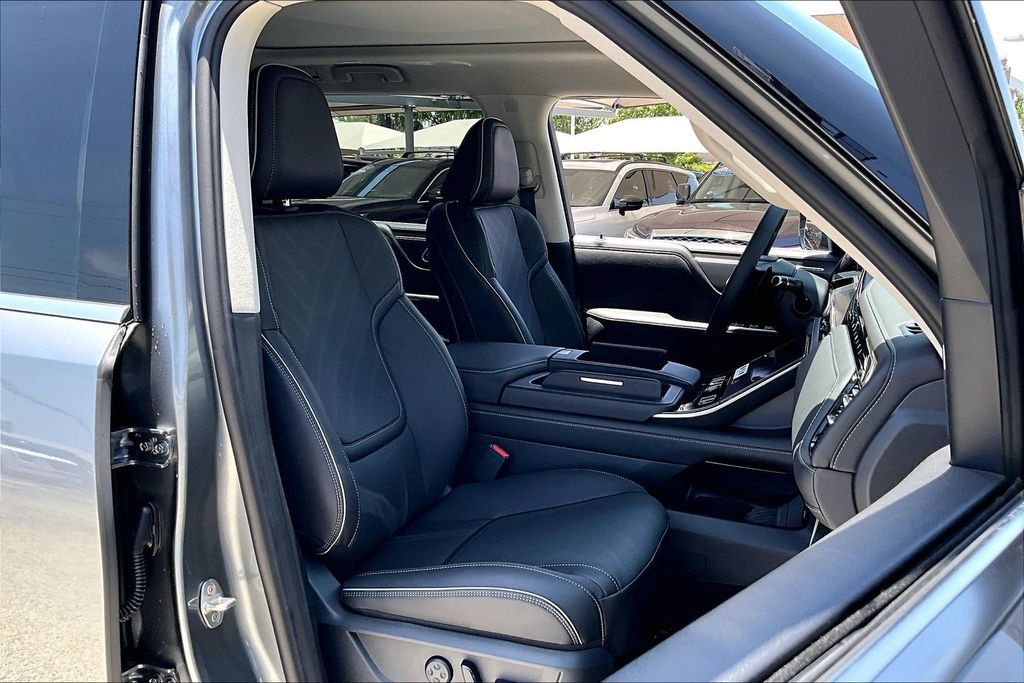 New 2027 INFINITI QX80 Luxe w/ Cargo Package RWD image 38