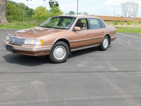 Used 1992 Lincoln Continental Executive image 2