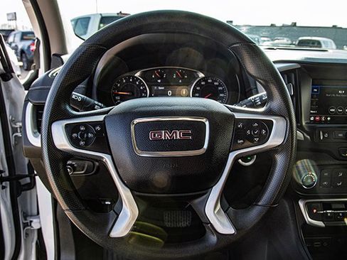Used 2024 GMC Terrain SLE image 8